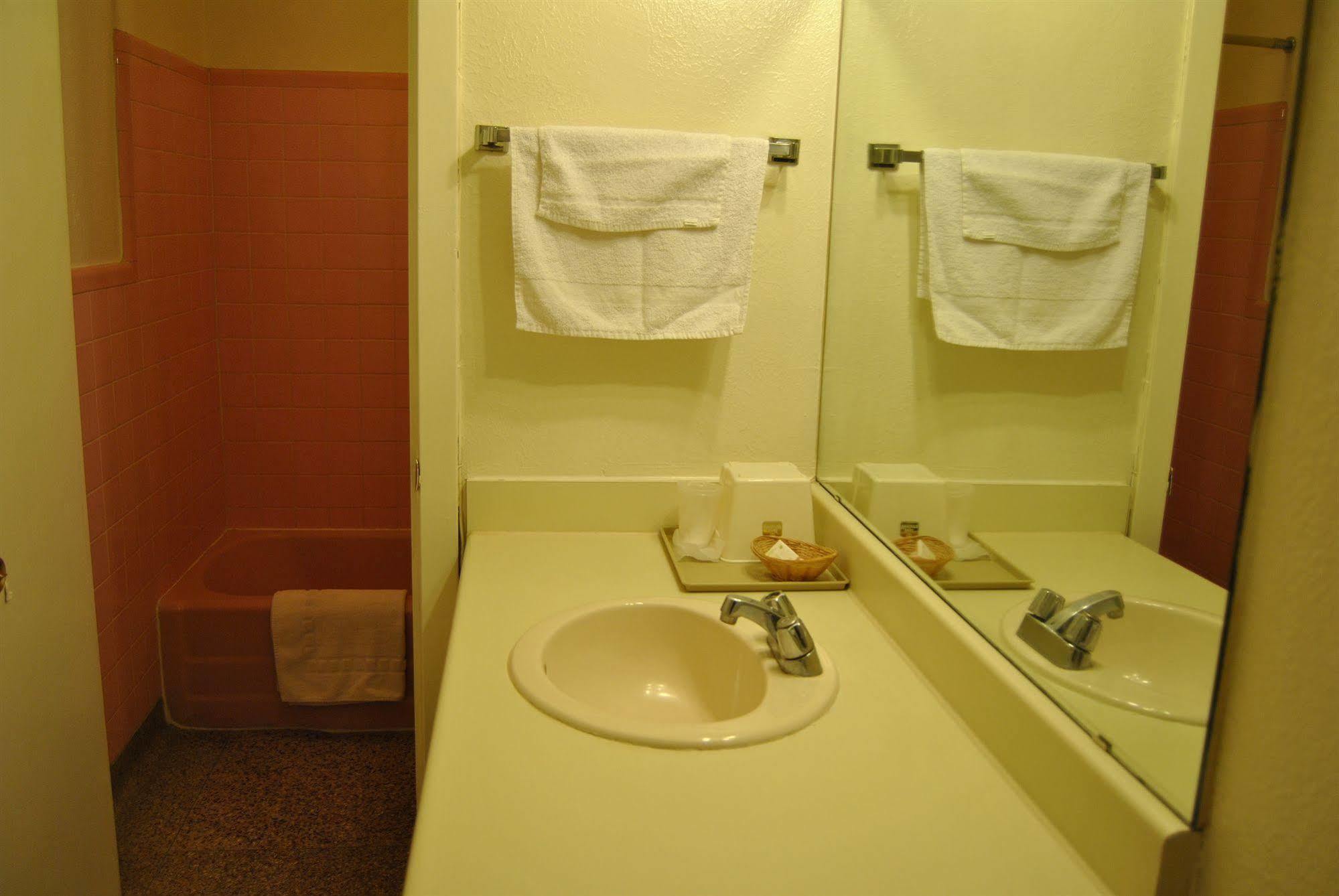 La Vista Inn Кловис Екстериор снимка